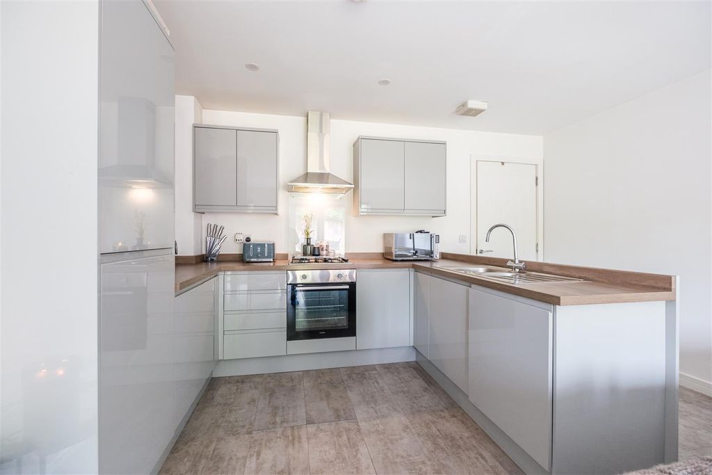 Property photo 2 of 22 Green Street-20.Jpg