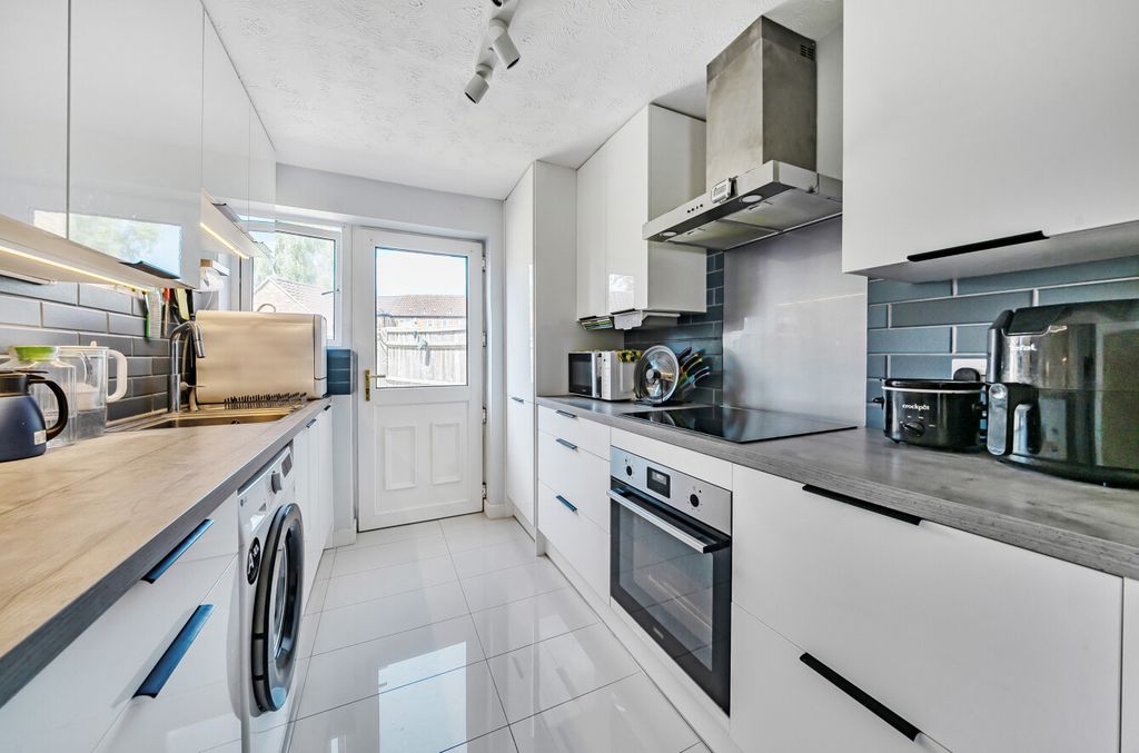 Property photo 3 of 14 Kitchen