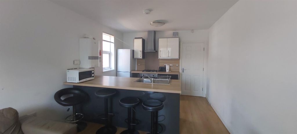Property photo 2 of 15 Kitchen (1).Jpg