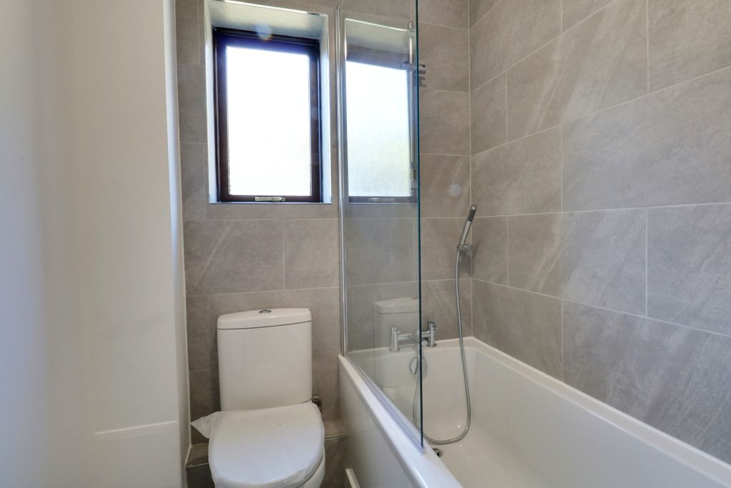 Property photo 3 of 12 4289543