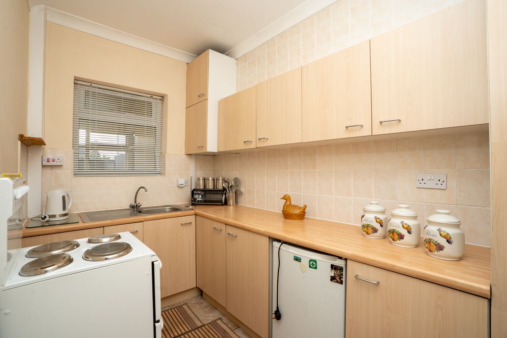 Property photo 3 of 18 Kitchen