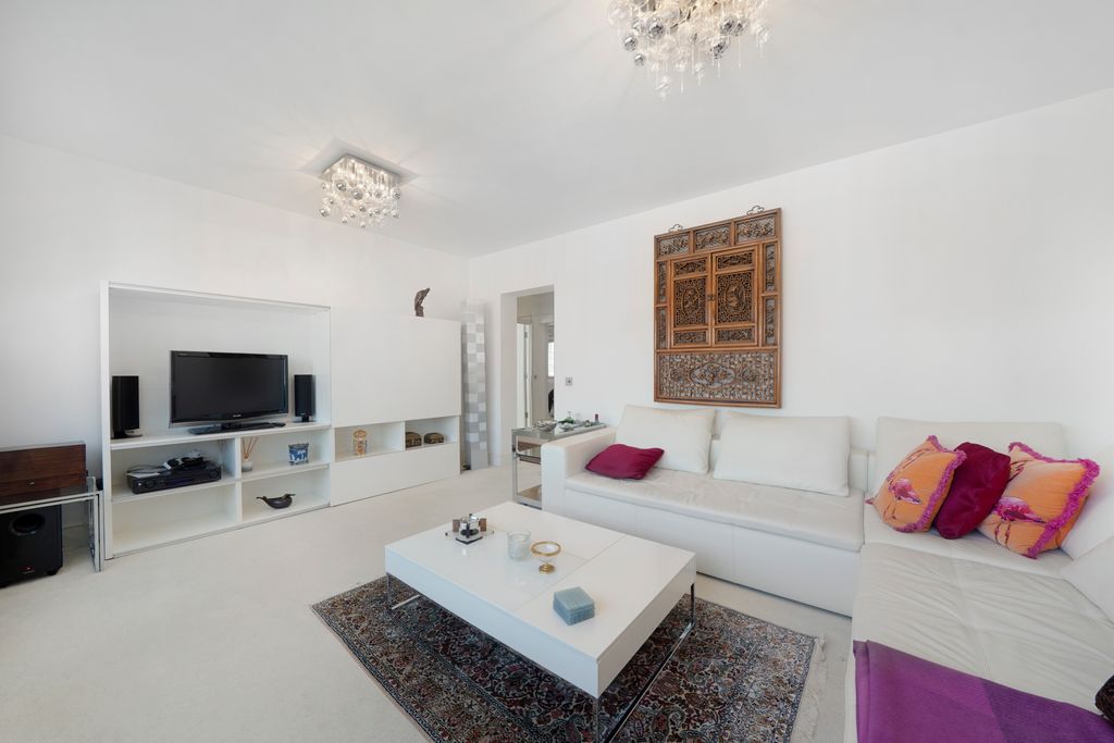 Property photo 2 of 13 Flat 10, Waverley Court - R93Jkq8Ymmabxzzhafyq.Jpg
