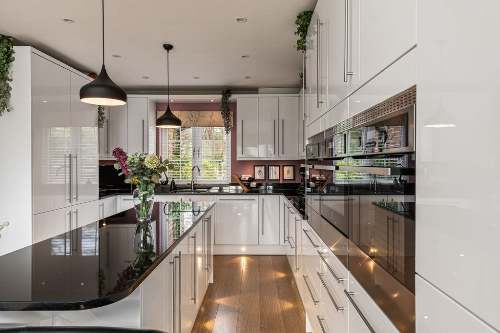 Property photo 3 of 28