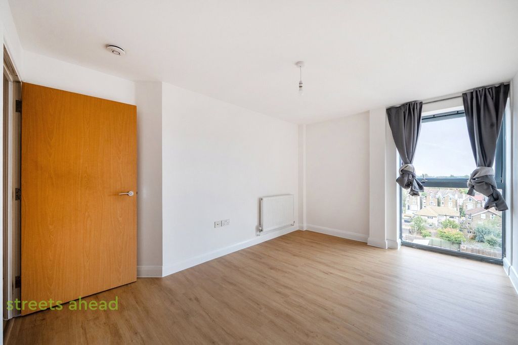 Property photo 3 of 13 A10Da99A-81B6-4E3...
