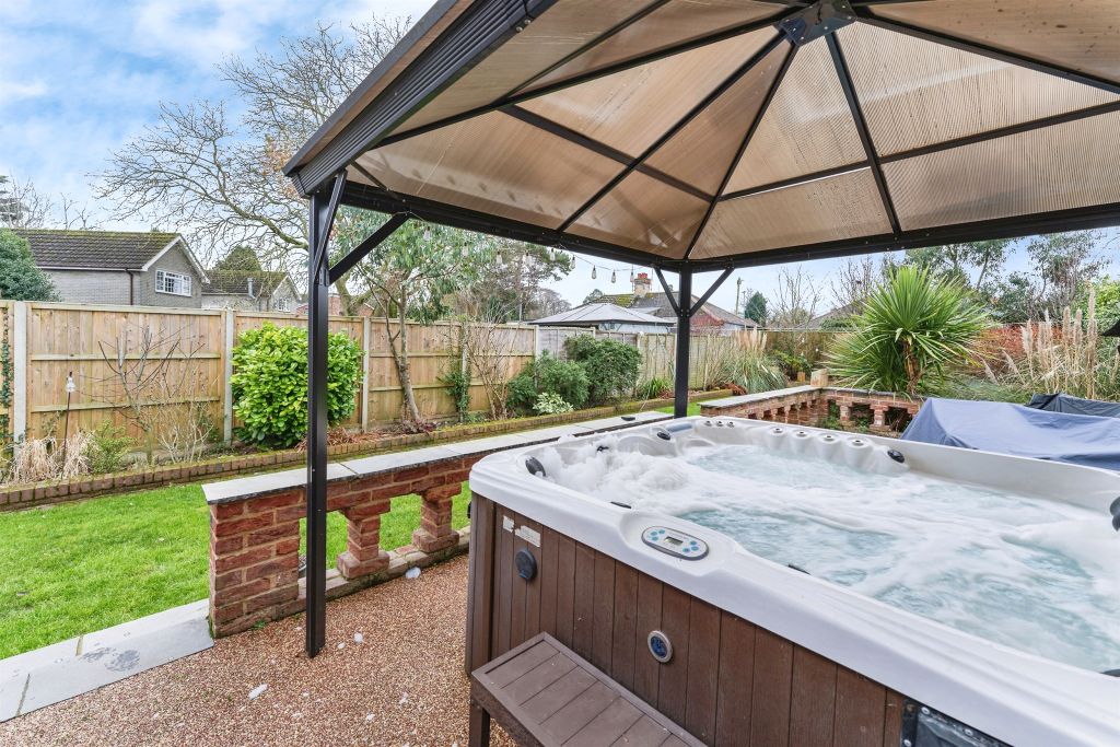 Property photo 2 of 17