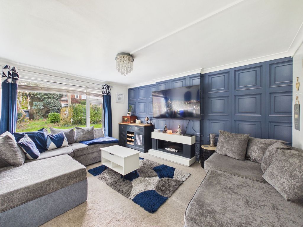 Property photo 2 of 15 Lounge