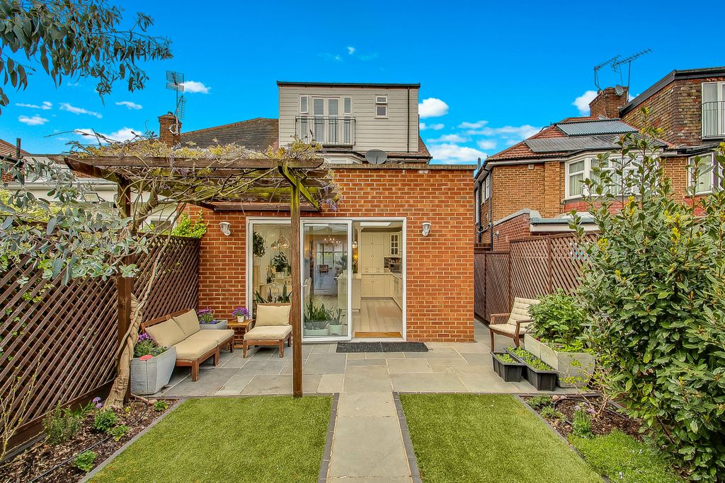 Additional image 16 of 3 bed semi-detached house for saleOakwood Crescent, Greenford UB6