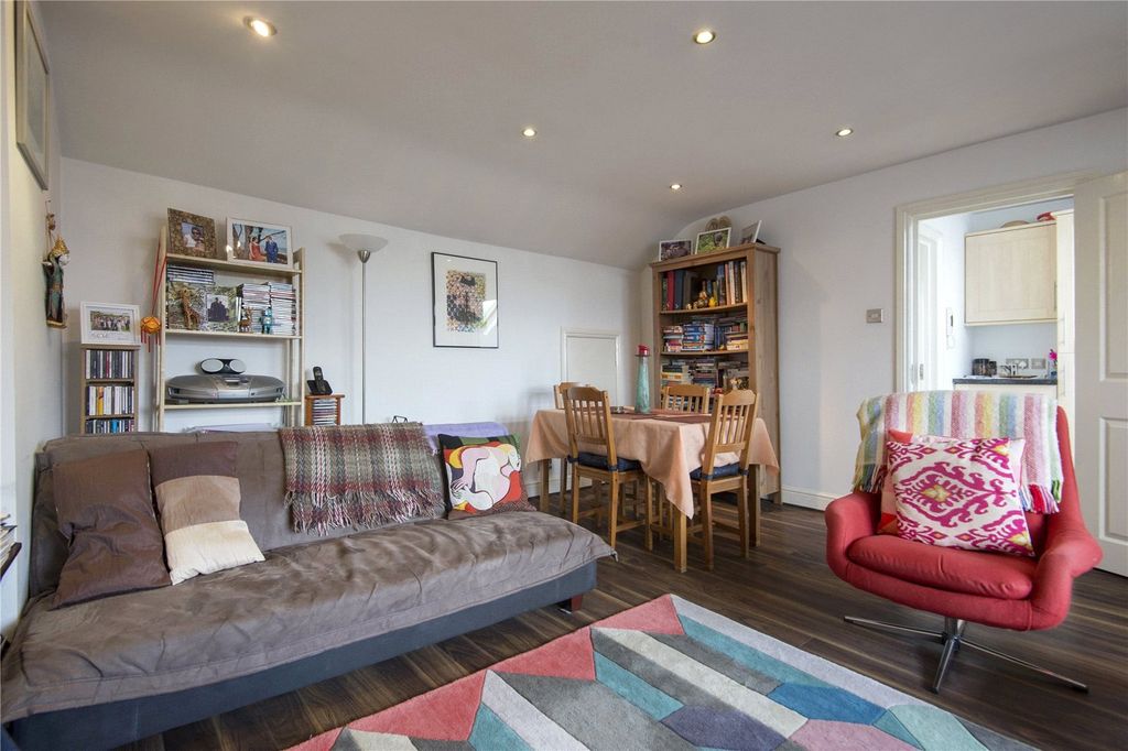 Property photo 3 of 8 Living Space