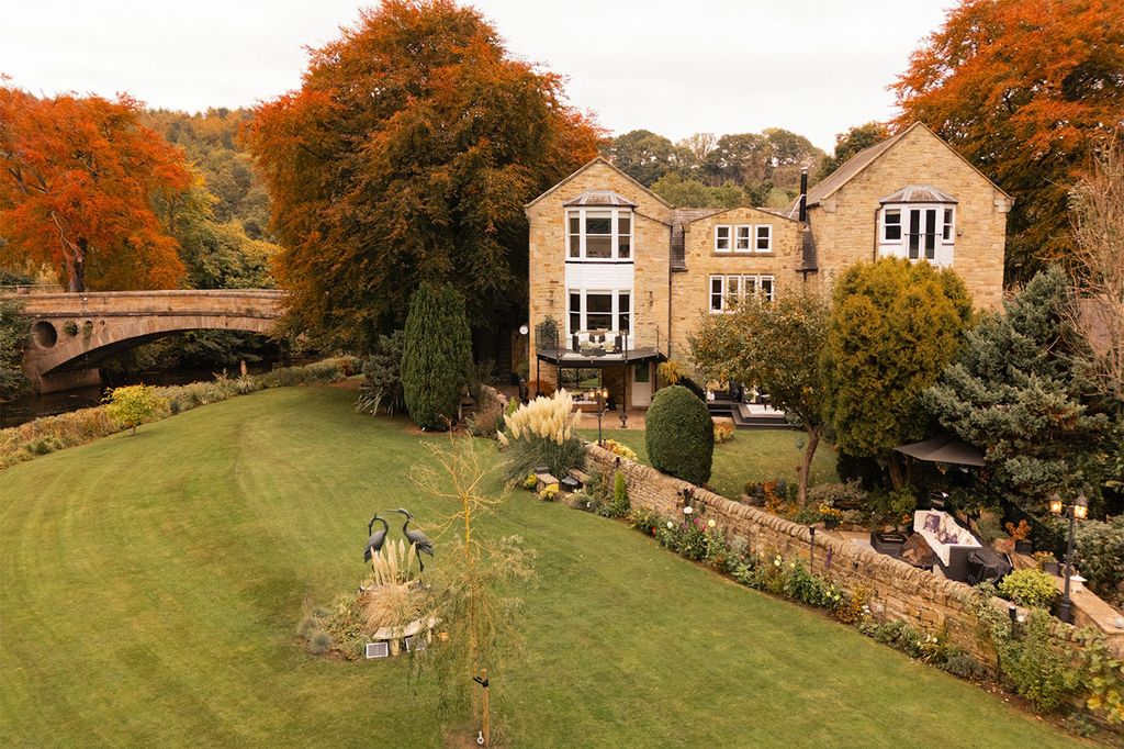 Property photo 1 of 32