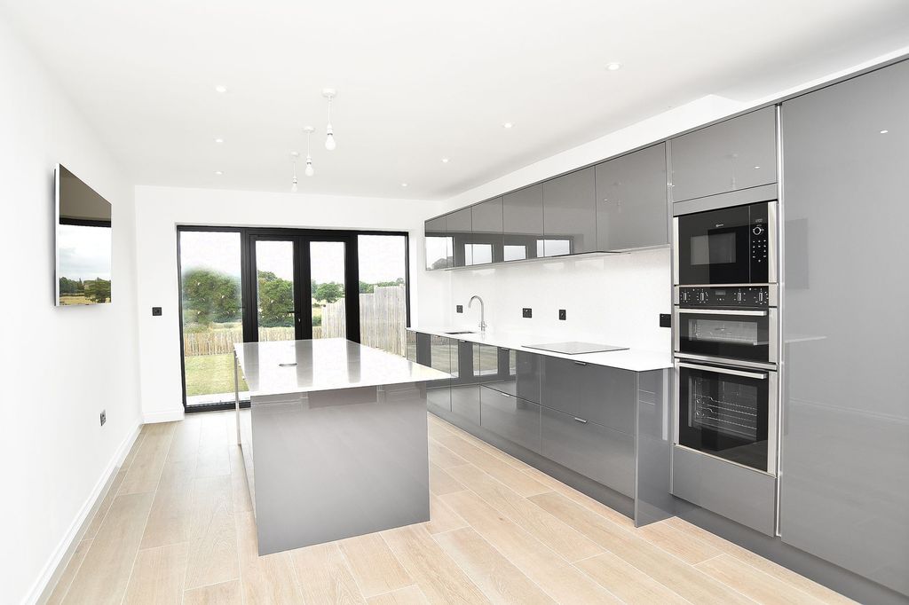 Property photo 3 of 21