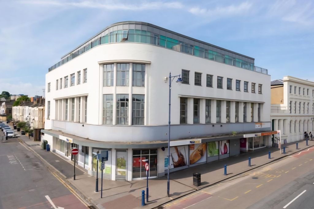 Property photo 2 of 6 1000033755