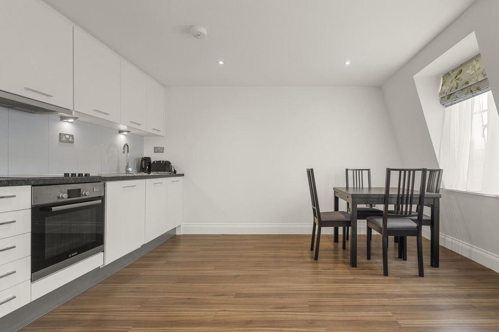 Property photo 3 of 9 Kitchen