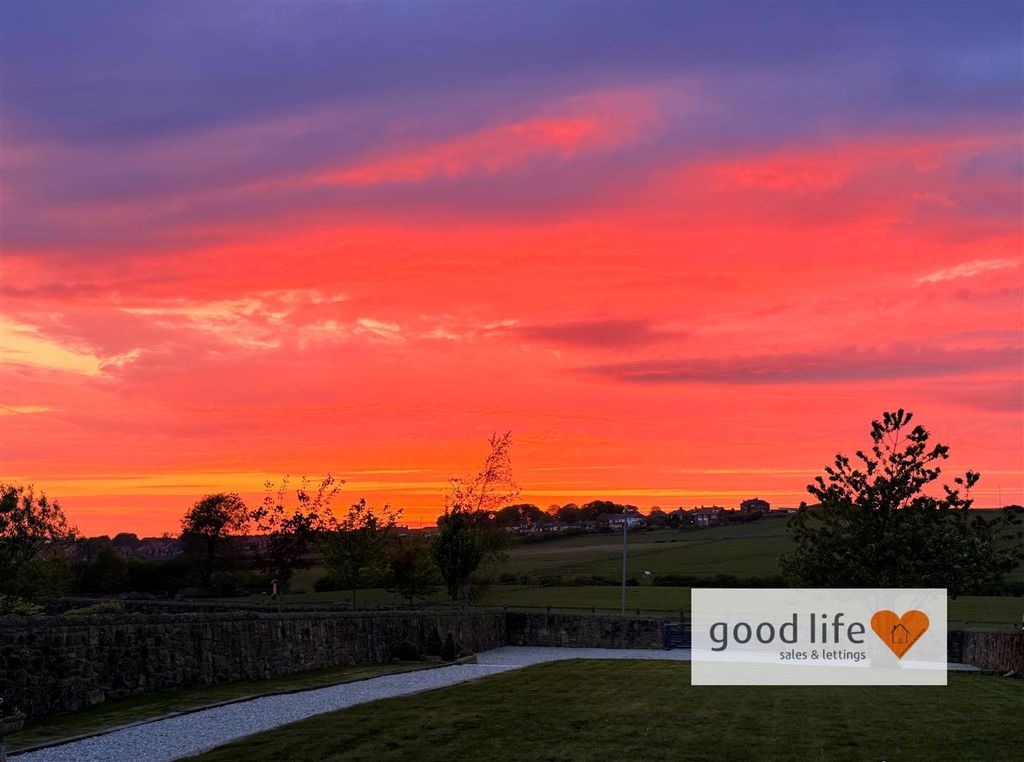 Property photo 2 of 29 2 Overheill (1).Jpg