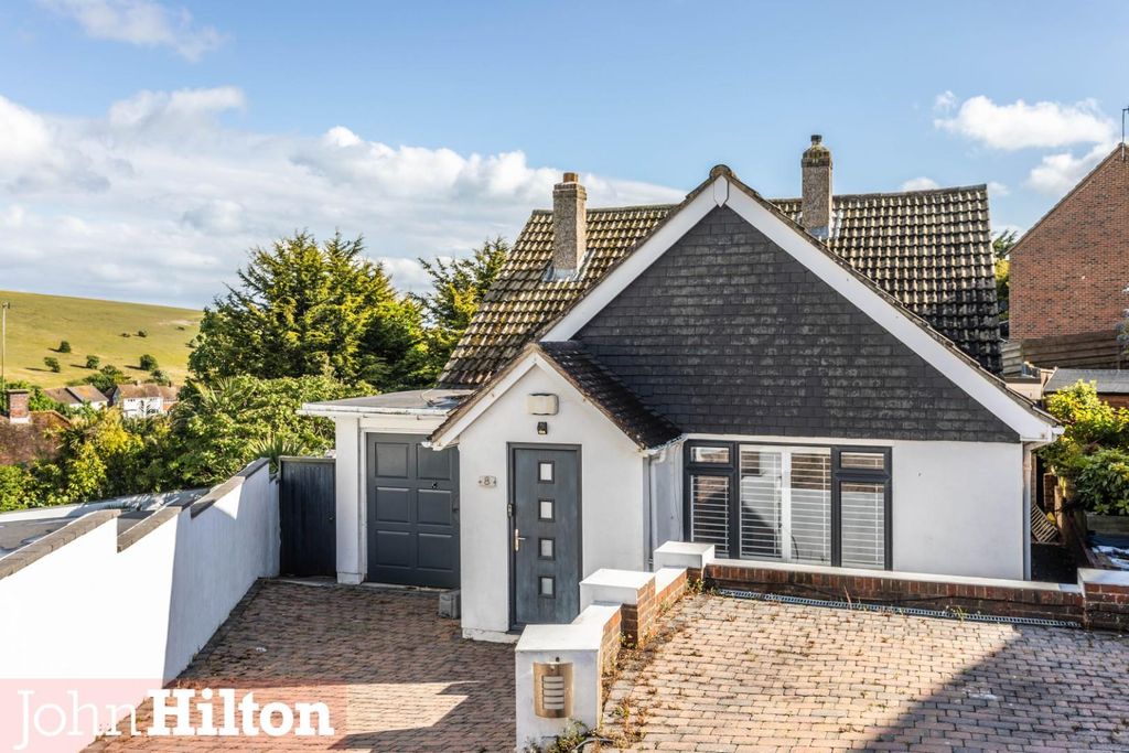Property photo 1 of 28 Frimley Close1.Jpg