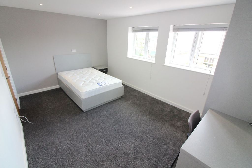 Property photo 3 of 5