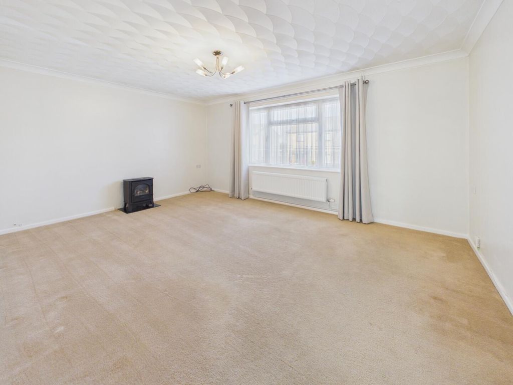 Property photo 2 of 10 Living Room