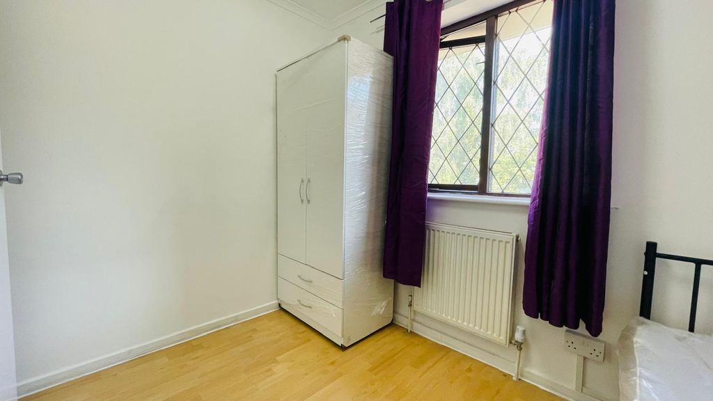 Property photo 3 of 8 Gallery