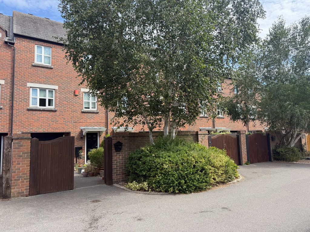 Property photo 2 of 21