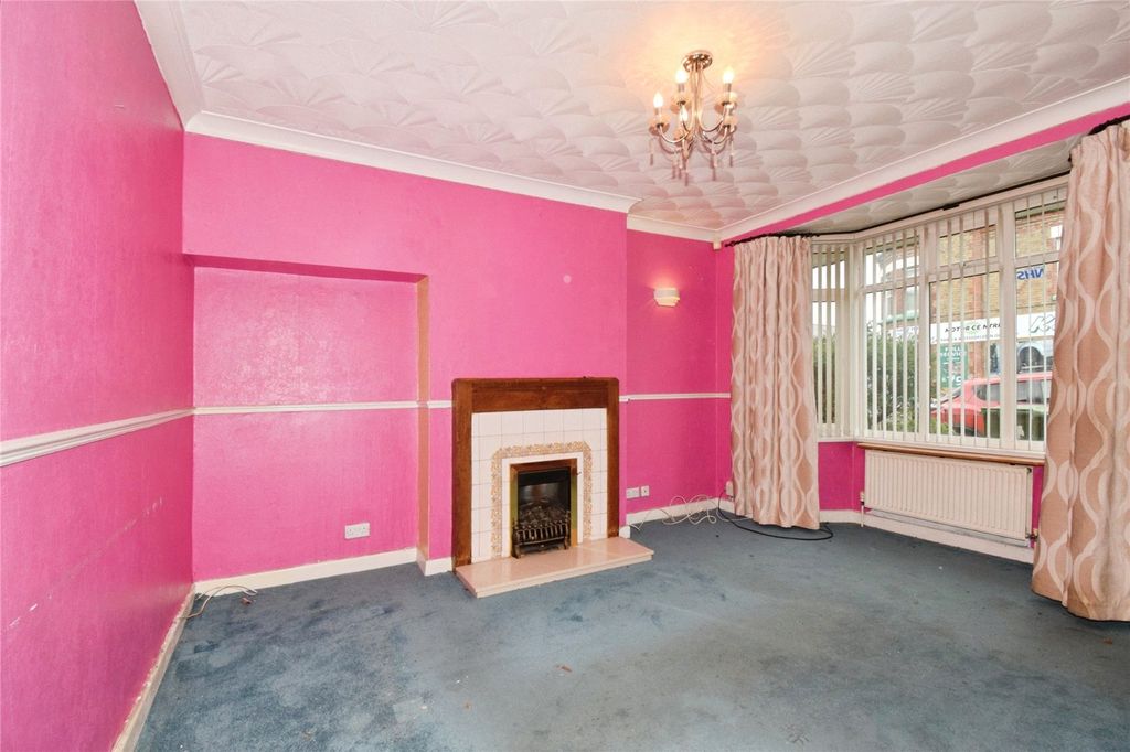 Property photo 2 of 21 Lounge