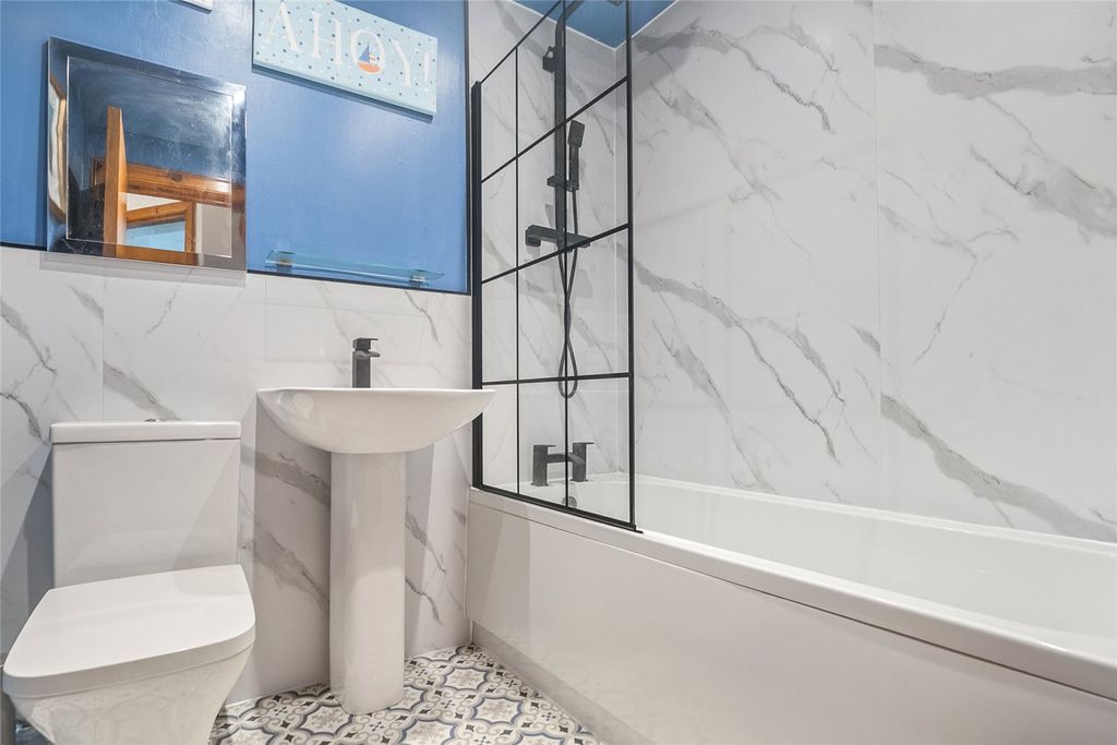 Property photo 2 of 18 Picture No. 14