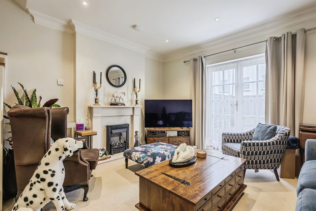 Property photo 2 of 23