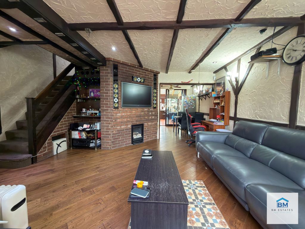 Property photo 2 of 10 Photo 1