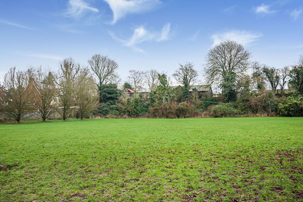 Property photo 3 of 39