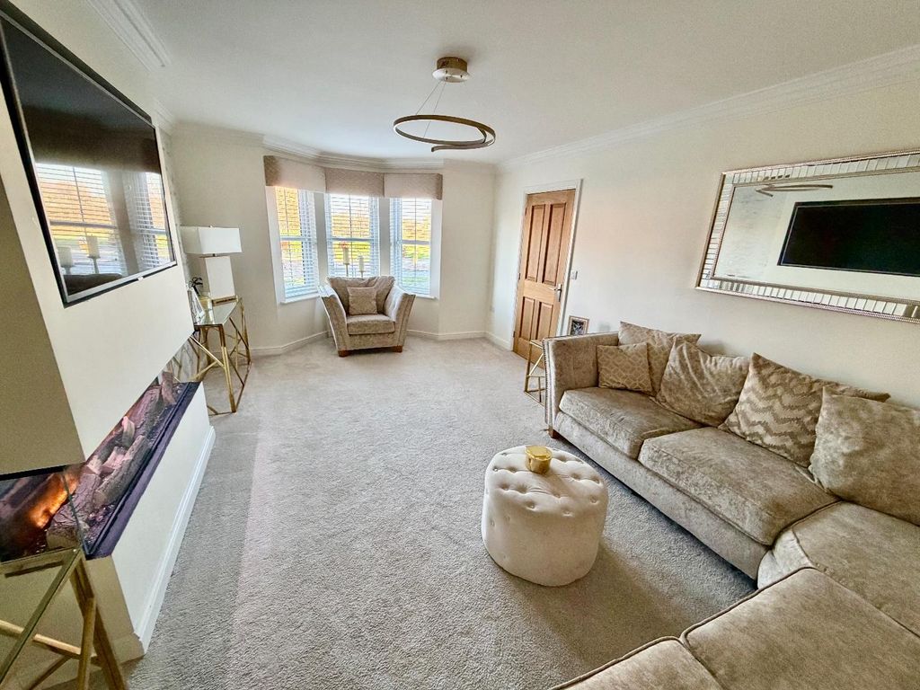 Property photo 2 of 27