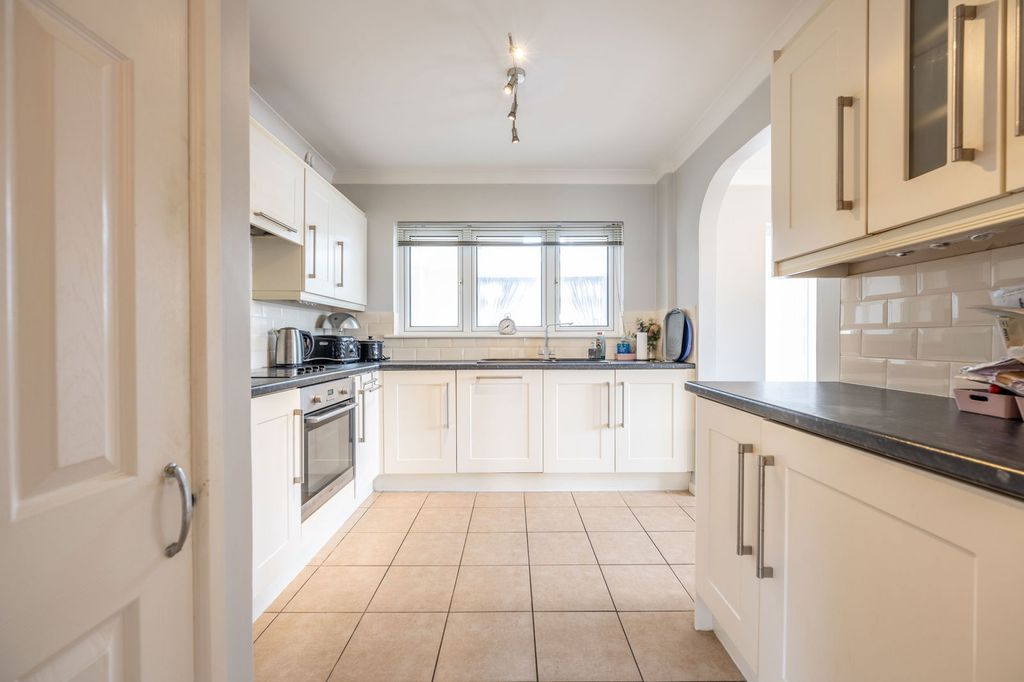 Property photo 2 of 23