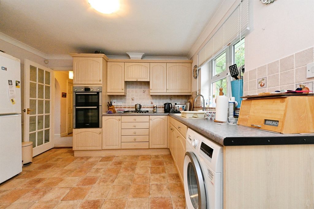 Property photo 3 of 17