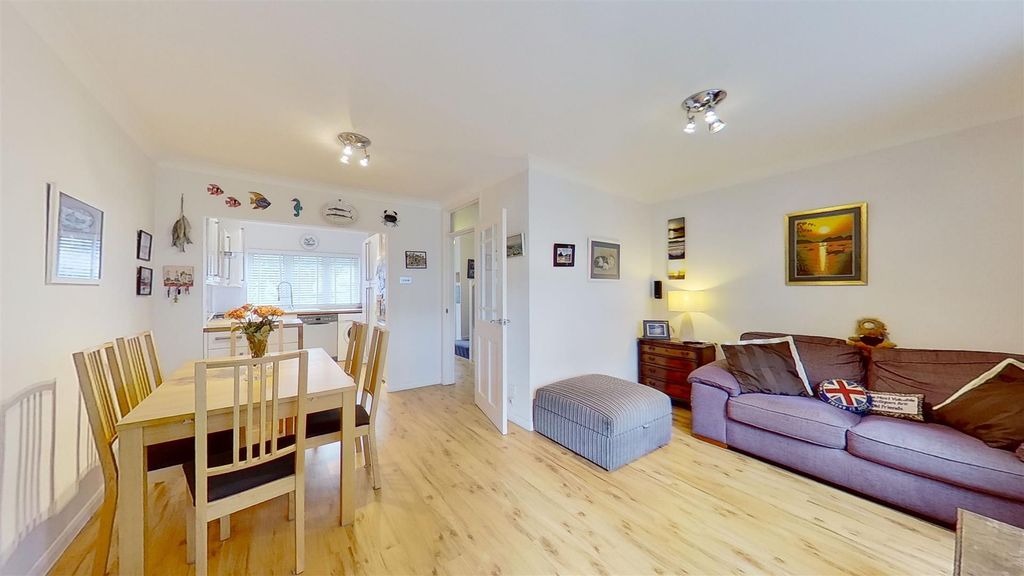 Property photo 1 of 15 Beemans-Row-Earlsfield-Sw18-05262021_211908.Jpg