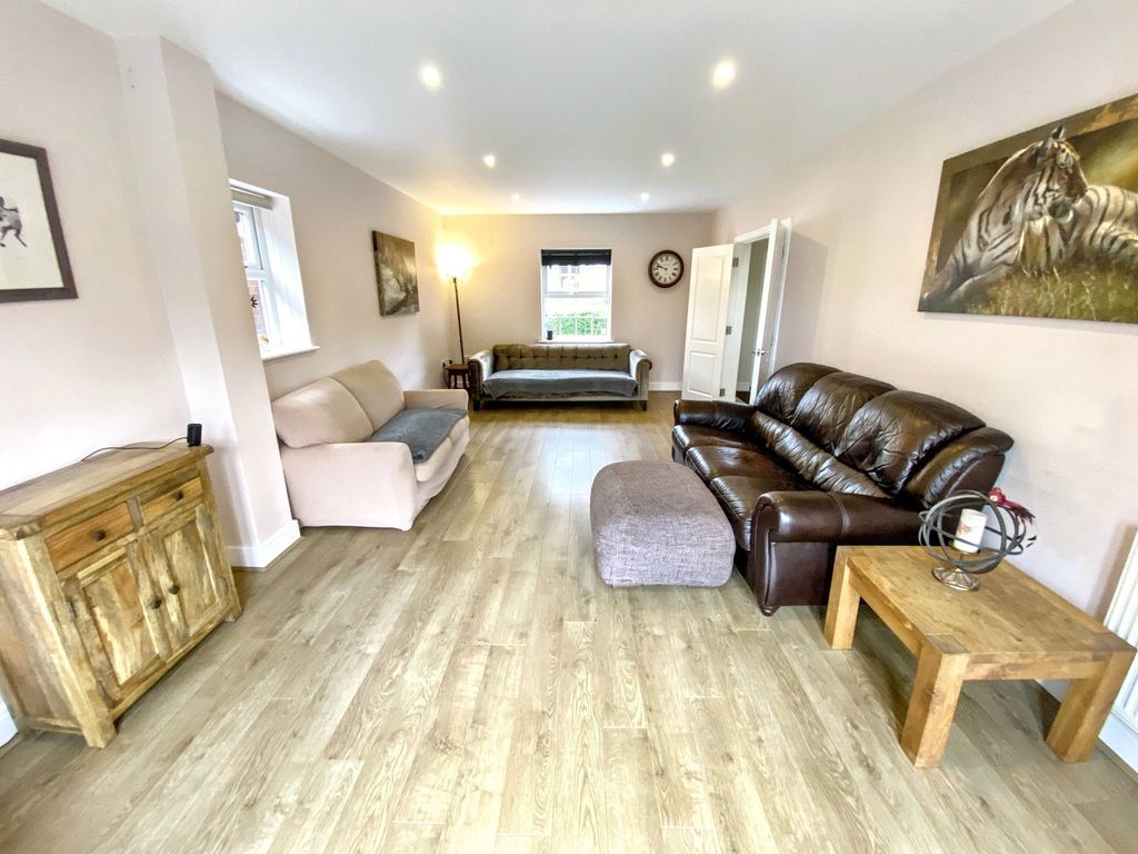 Property photo 3 of 27