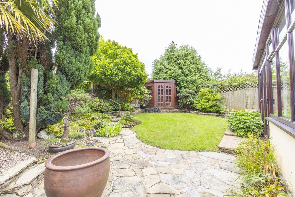 Property photo 3 of 16 Garden