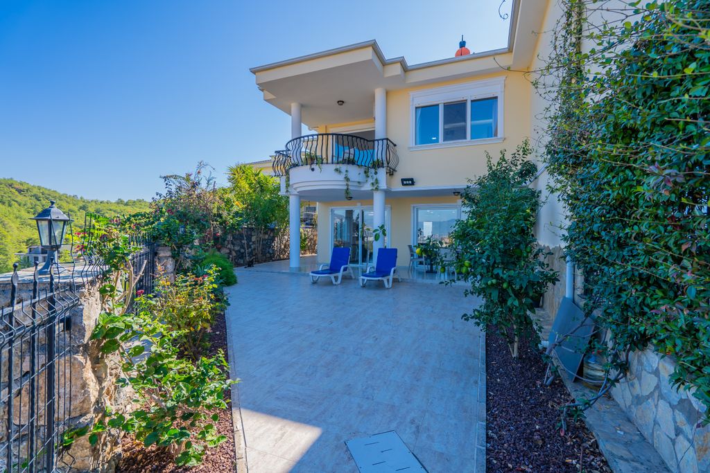 Property photo 1 of 50