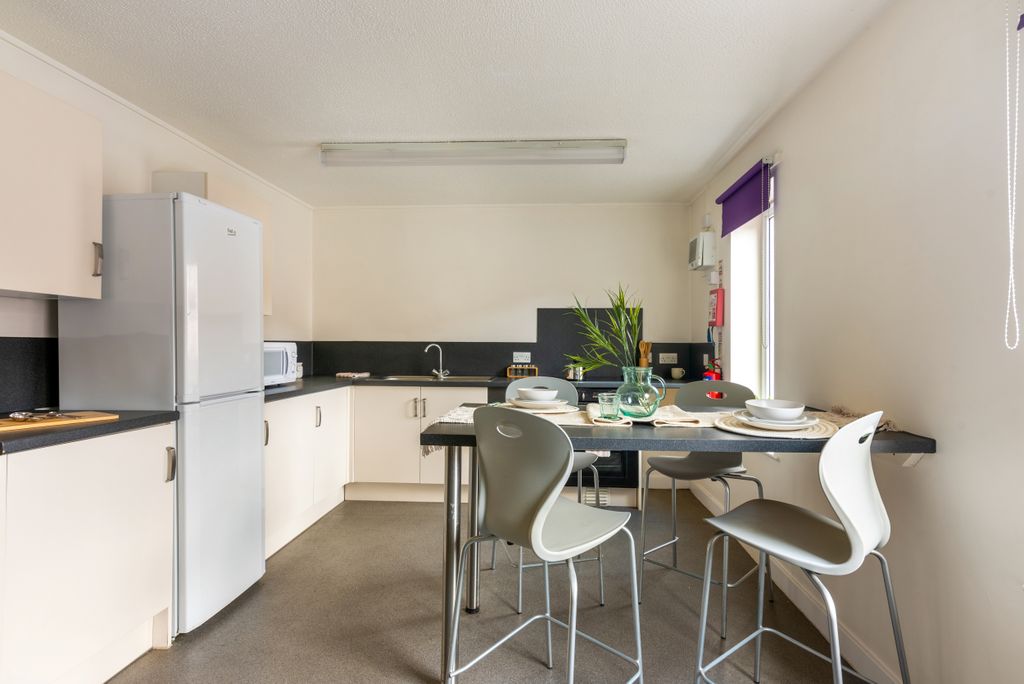 Property photo 2 of 15 4 Bed Shared House Kitchen 2.Jpg