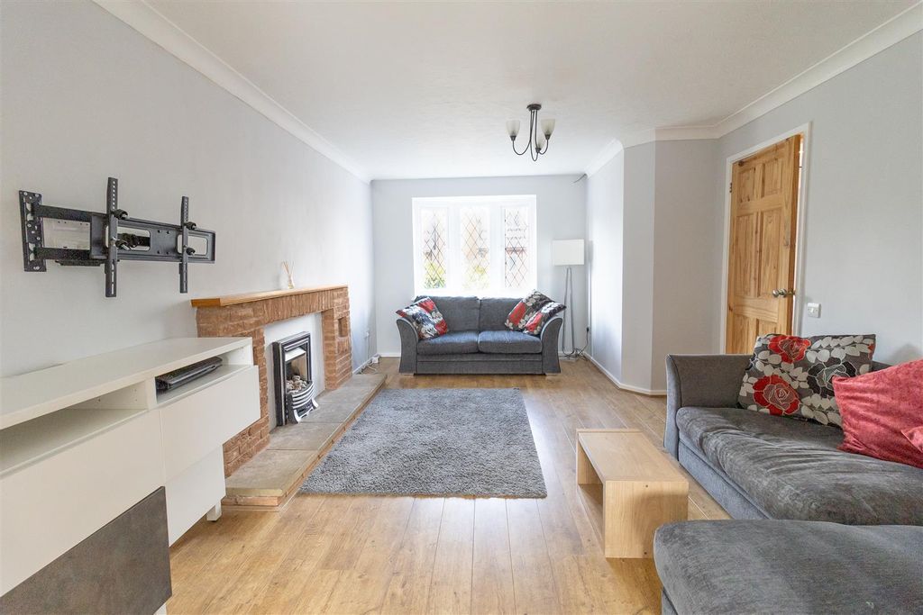 Property photo 2 of 26 Living Room