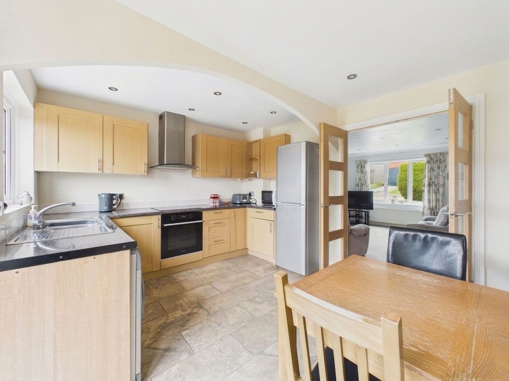 Property photo 2 of 15 Dining Kitchen