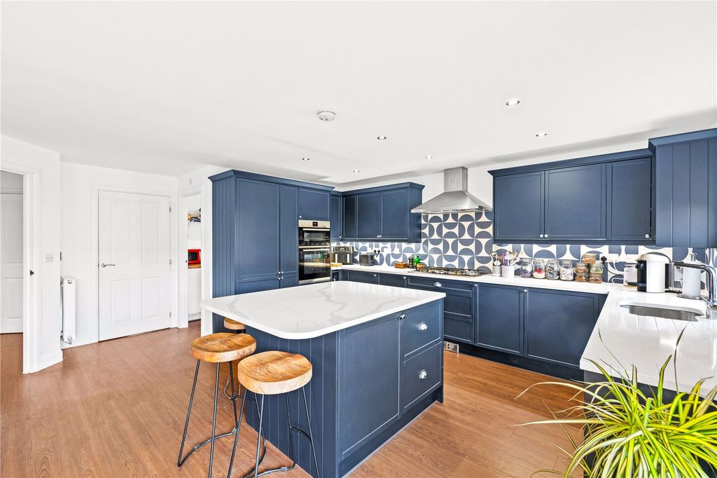 Property photo 2 of 33 Picture No. 43