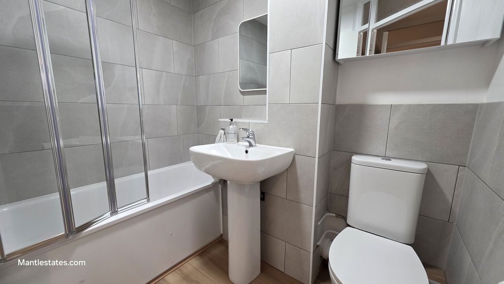 Property photo 3 of 12 Bathroom