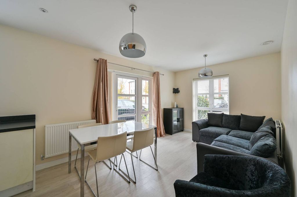 Property photo 2 of 11