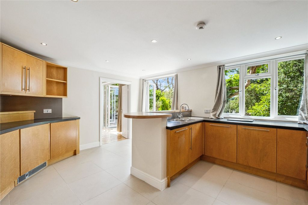 Property photo 3 of 19 Kitchen