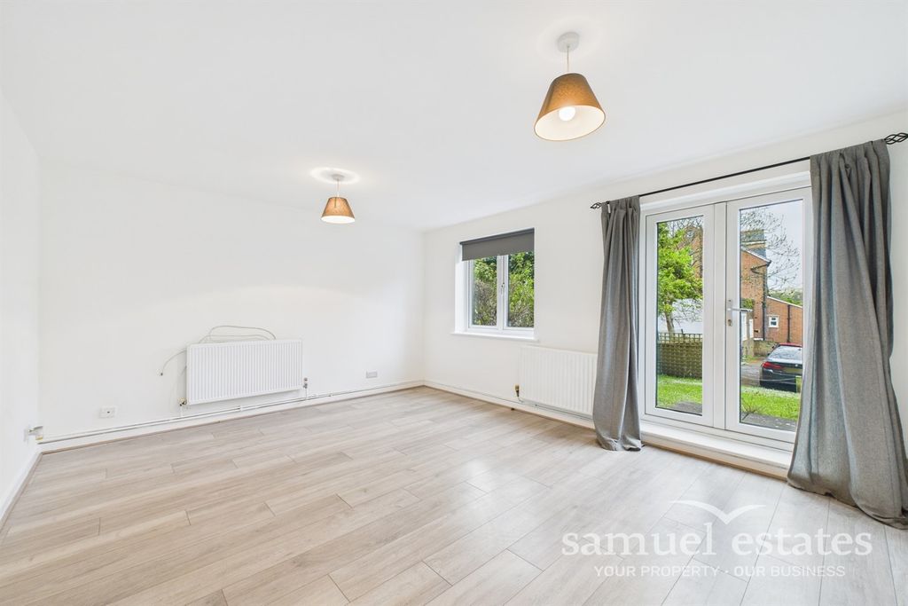 Property photo 2 of 9 Living Room