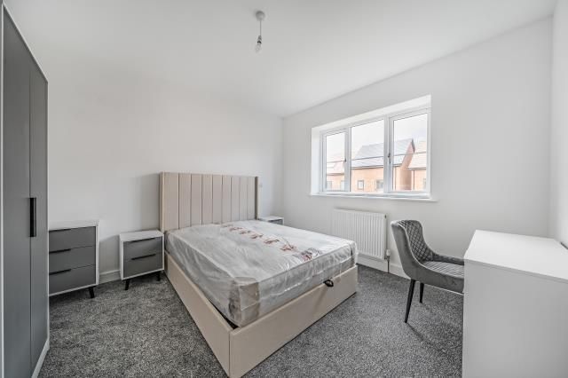 Property photo 1 of 12 Bedroom