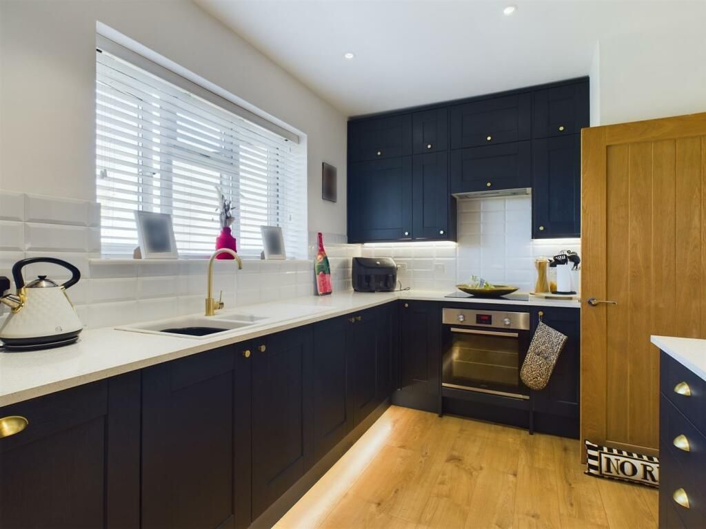 Property photo 3 of 12 Kitchen.Jpeg