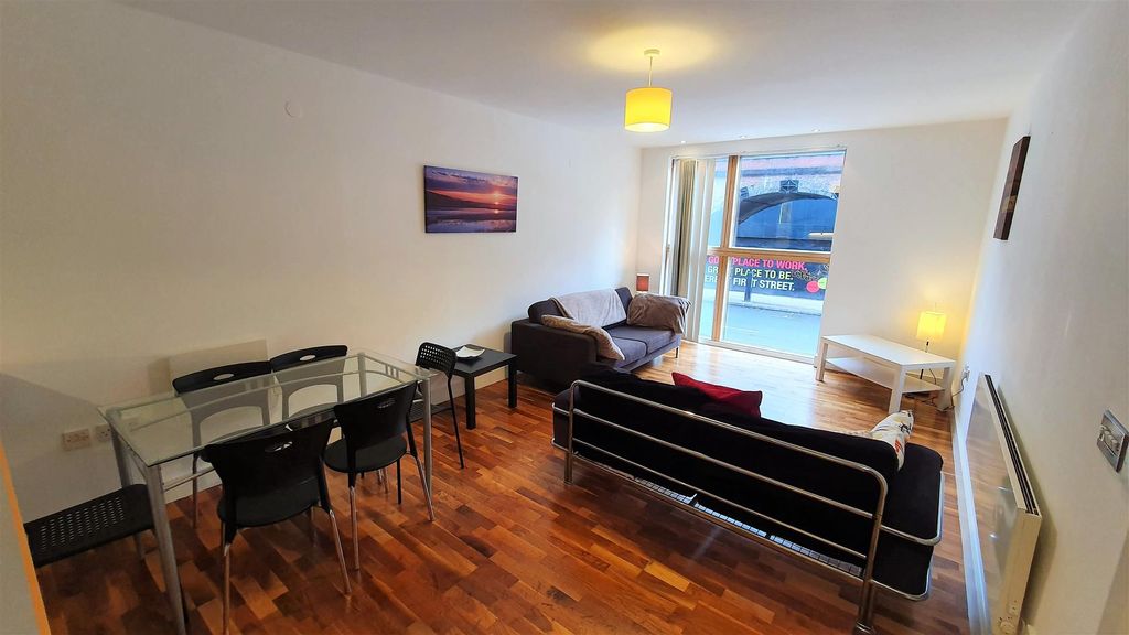 Property photo 2 of 33