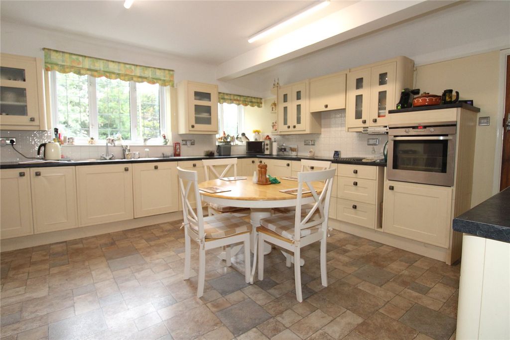 Property photo 2 of 24 Picture No. 11