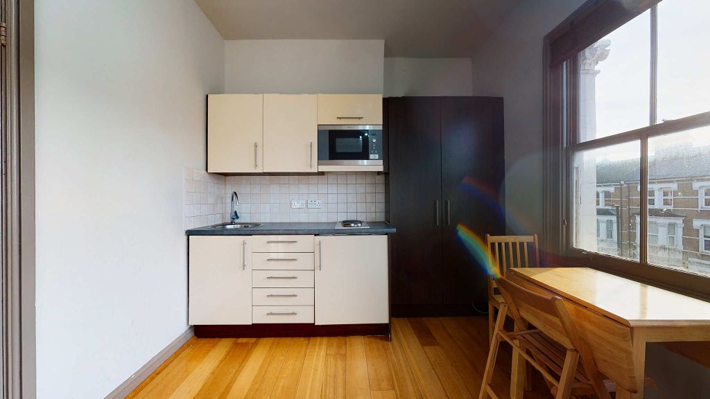 Property photo 2 of 11 Kitchen