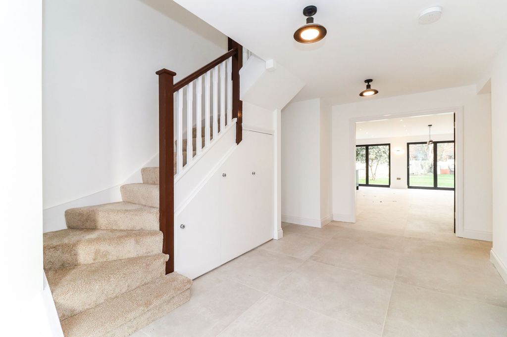 Property photo 3 of 25