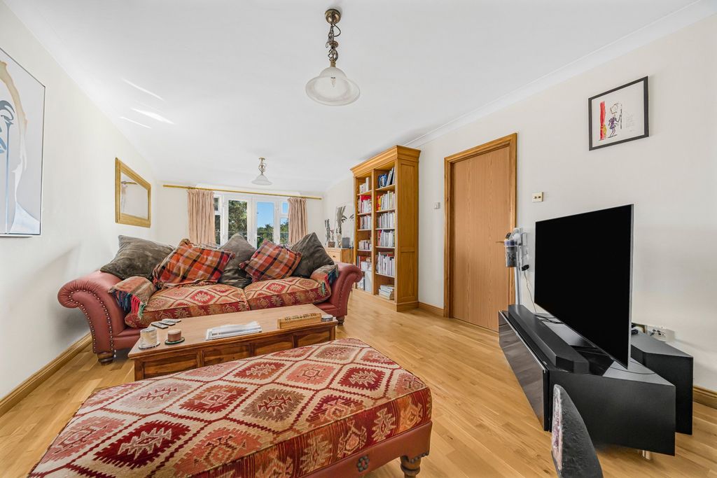 Property photo 2 of 12 Picture No. 11
