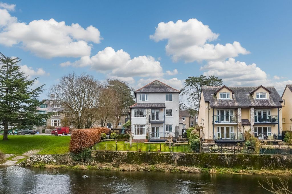 Property photo 1 of 40